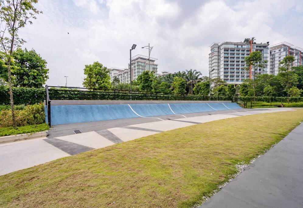 פטלין ג'איה H2O Retreat Studio Home 5Min To Lrt By Premium Stay מראה חיצוני תמונה